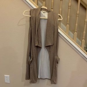 Max studio vest size small NWOT